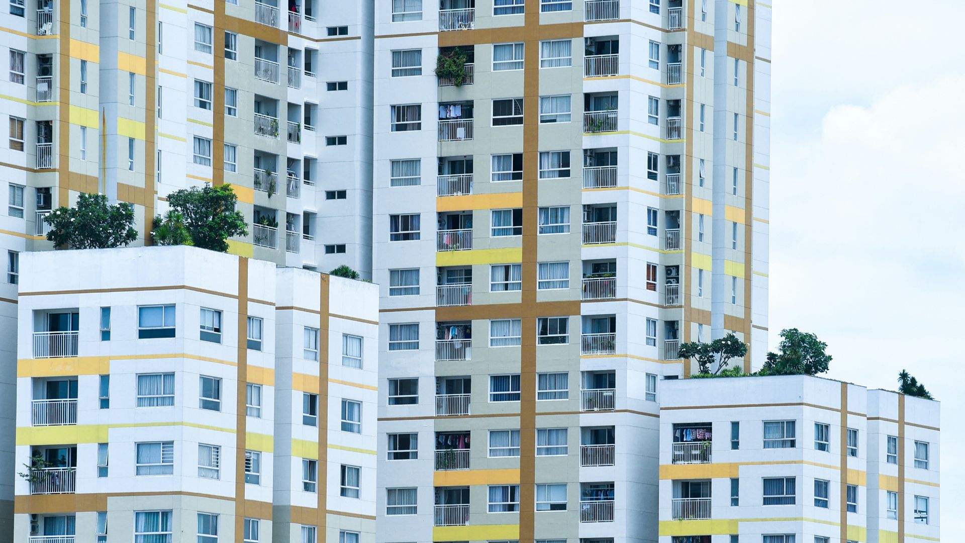 Villa Living vs Gated Apartments: What Changes in Your Daily Lifestyle